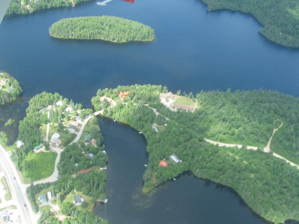 Motel Ours Bleu Lac-Saguay Exteriör bild