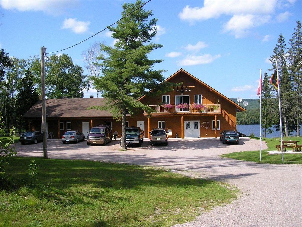 Motel Ours Bleu Lac-Saguay Exteriör bild