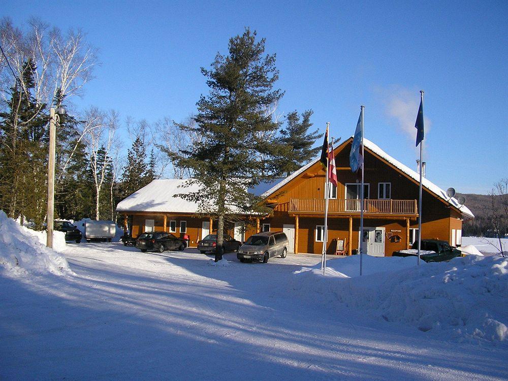 Motel Ours Bleu Lac-Saguay Exteriör bild