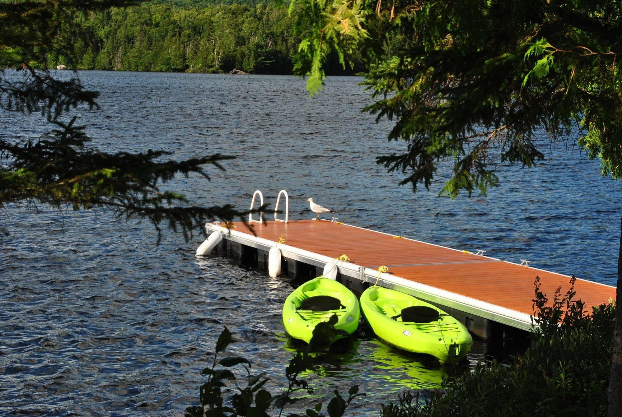 Motel Ours Bleu Lac-Saguay Exteriör bild