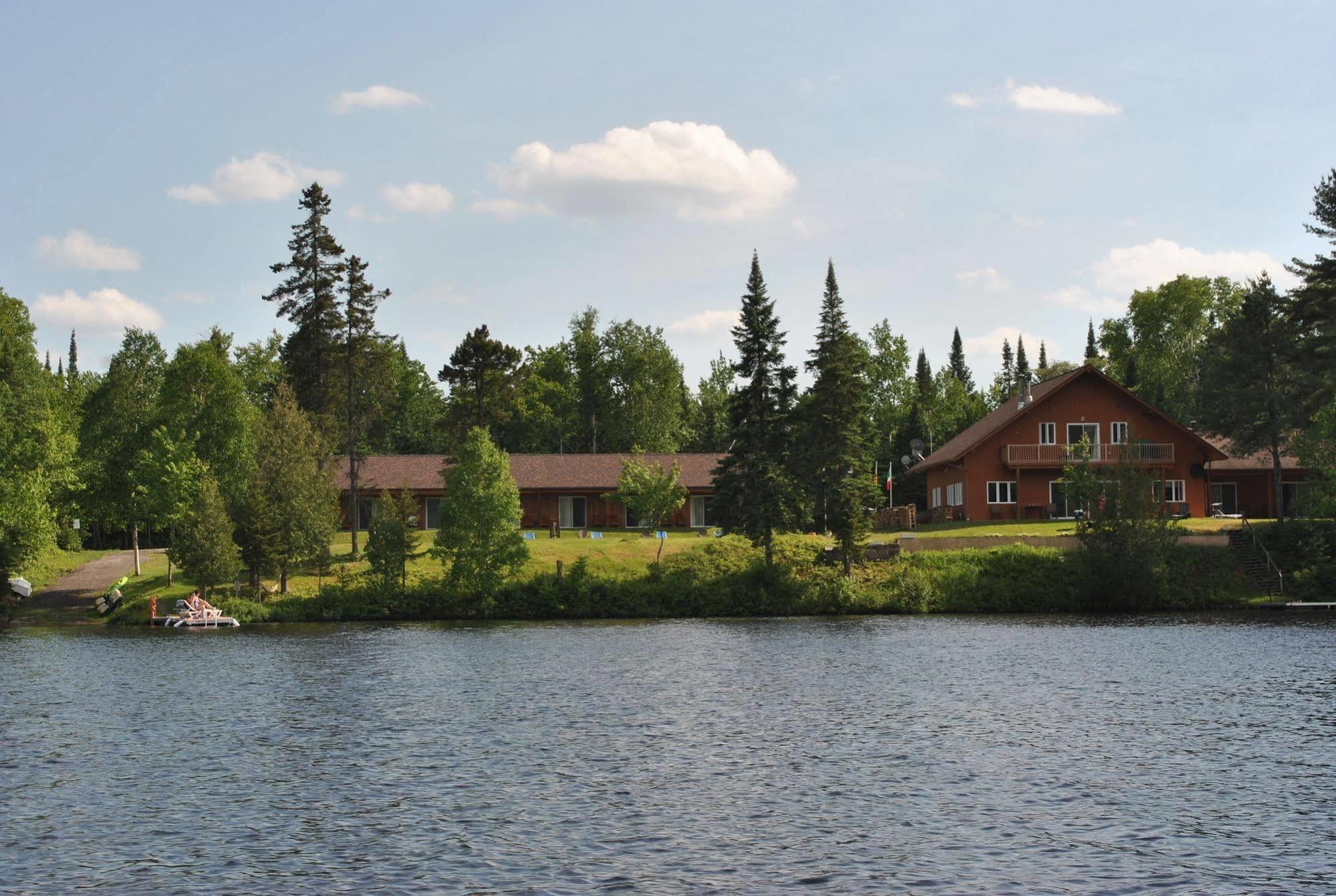 Motel Ours Bleu Lac-Saguay Exteriör bild