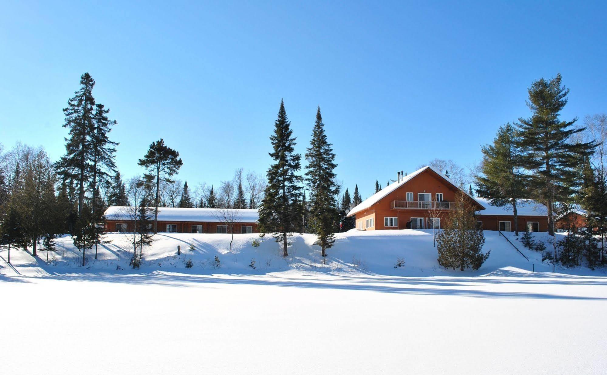 Motel Ours Bleu Lac-Saguay Exteriör bild