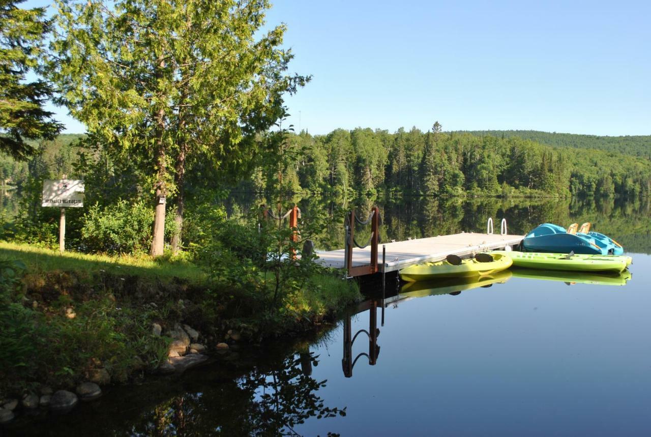 Motel Ours Bleu Lac-Saguay Exteriör bild