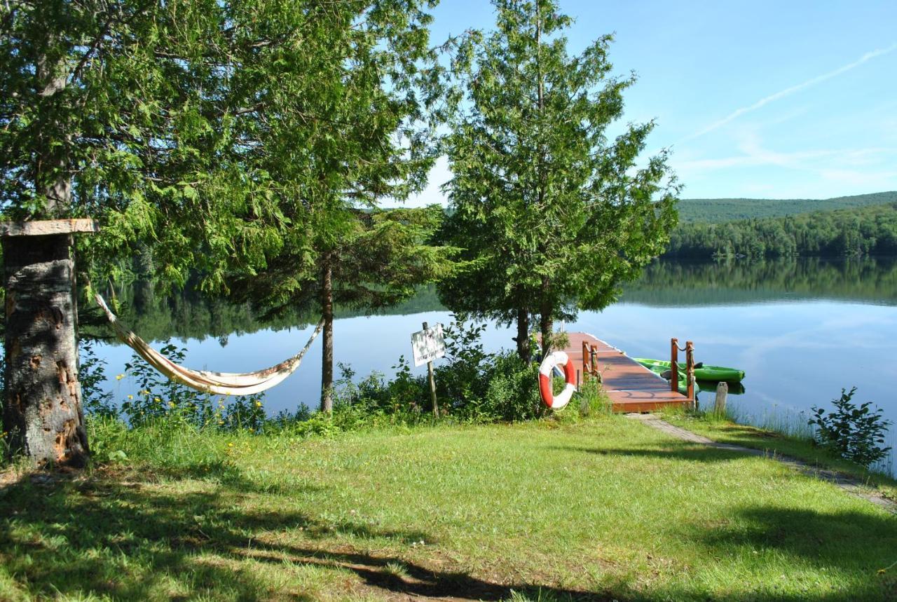 Motel Ours Bleu Lac-Saguay Exteriör bild